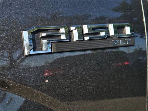 Used 2018 Ford F150 XLT w/ Equipment Group 302A Luxury AWD/4WD image 9