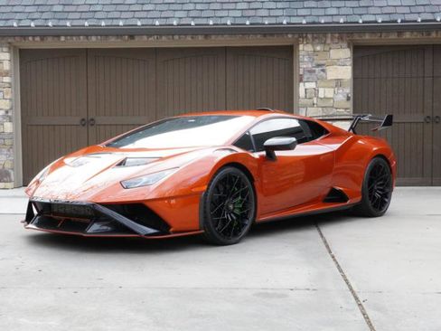 Used 2023 Lamborghini Huracan STO image 2