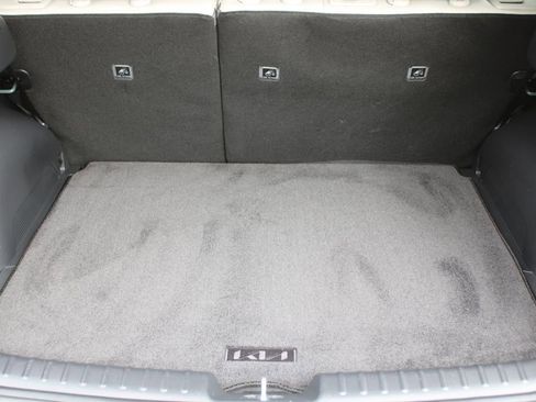 Certified 2024 Kia Niro EX image 11