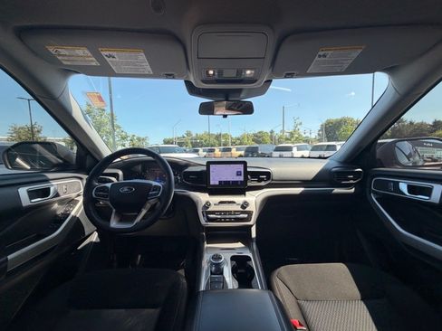 Used 2022 Ford Explorer XLT AWD/4WD image 10
