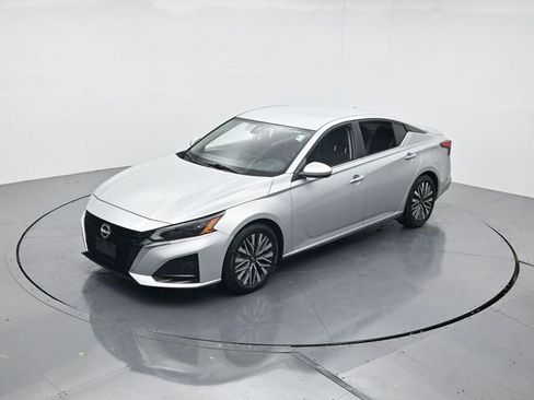 Used 2023 Nissan Altima 2.5 SV image 41