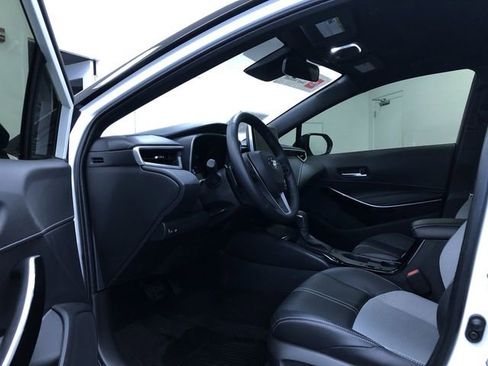 Certified 2025 Toyota Corolla XSE image 10