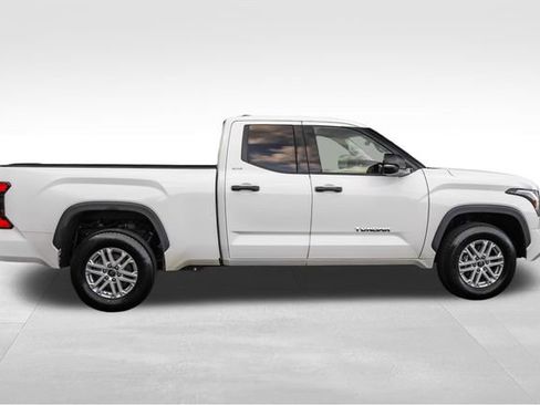 Used 2023 Toyota Tundra SR5 w/ SR5 Convenience Package AWD/4WD image 4