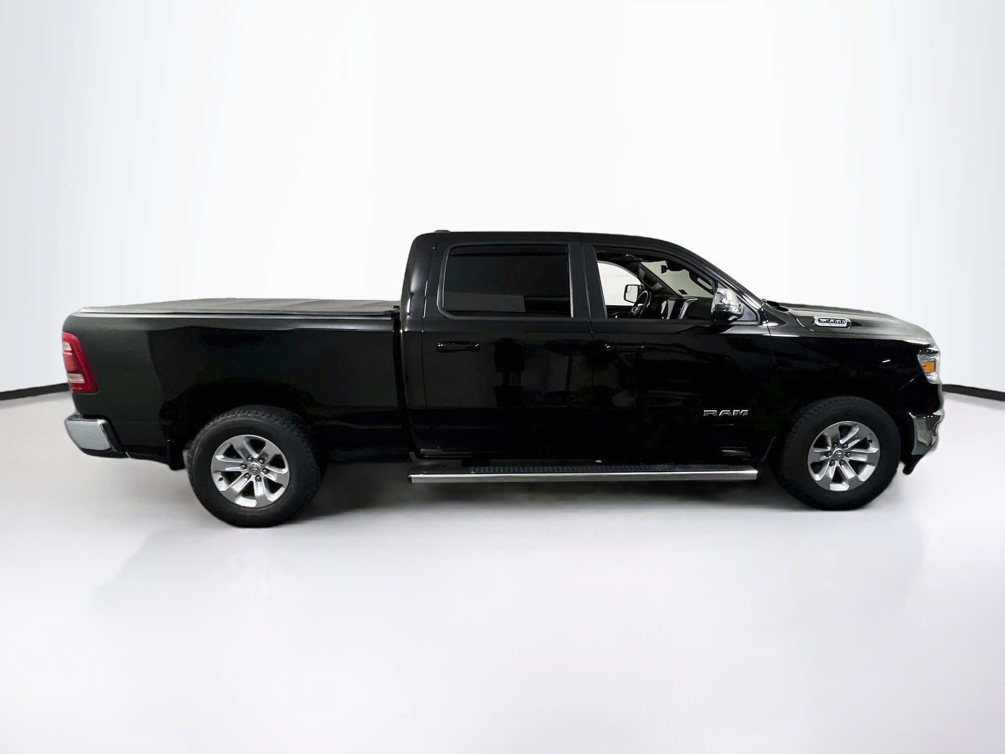 Used 2023 RAM 1500 Laramie AWD/4WD image 4
