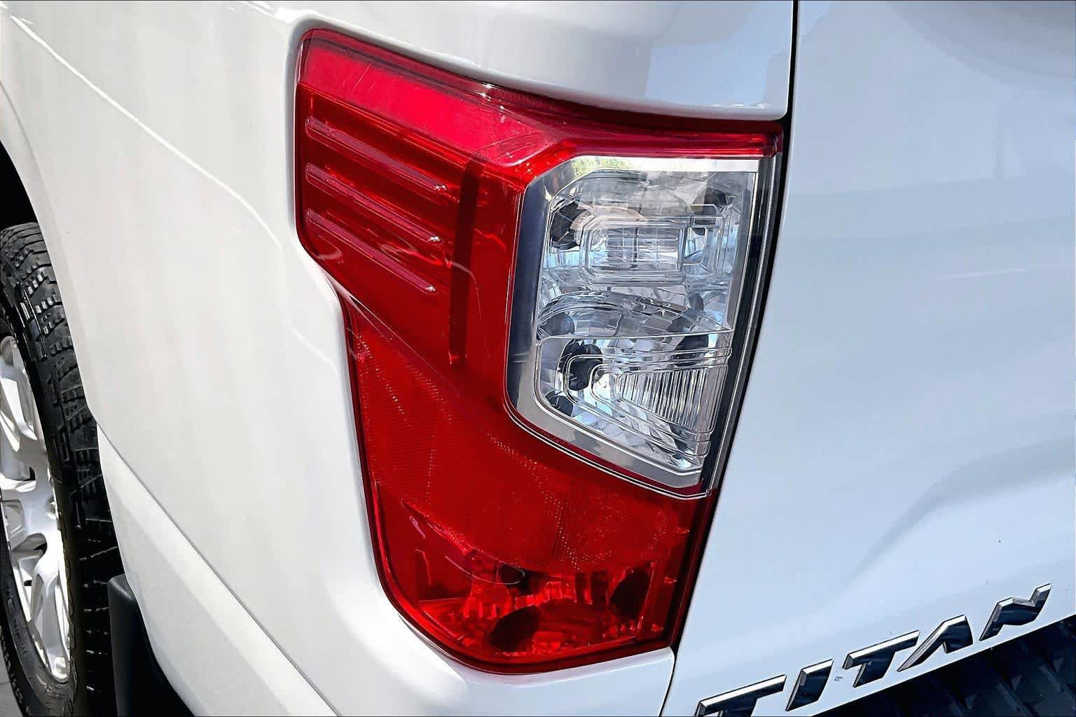 Used 2019 Nissan Titan SV RWD image 28