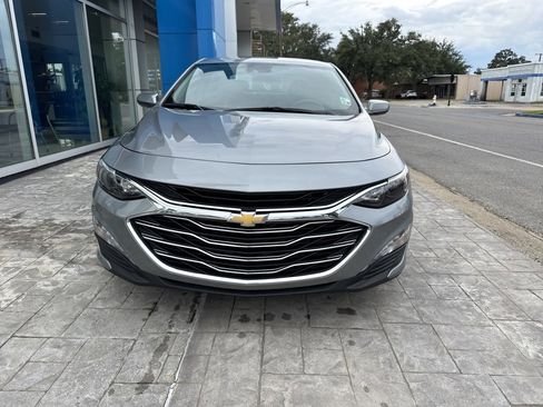 Used 2025 Chevrolet Malibu LT image 2