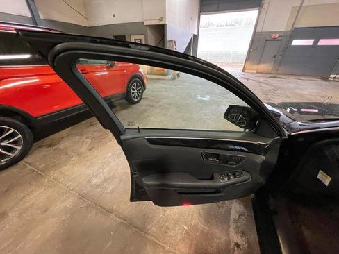 Used 2010 Mercedes-Benz E 350 4MATIC Sedan image 22