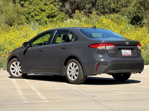 Used 2025 Toyota Corolla LE image 2