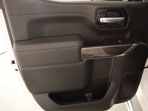 Used 2022 Chevrolet Silverado 1500 LTZ w/ Z71 Off-Road Package image 15