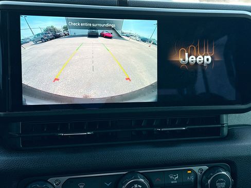 Used 2025 Jeep Wrangler Unlimited Sport AWD/4WD image 30