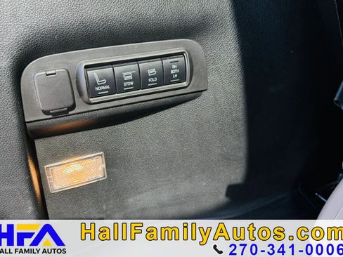 Used 2018 Ford Explorer Limited AWD/4WD image 31
