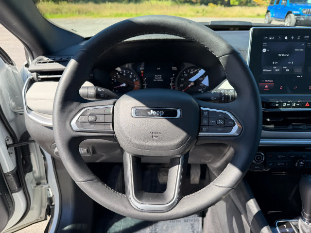 Used 2025 Jeep Compass Limited AWD/4WD image 12