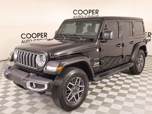 Used 2024 Jeep Wrangler Unlimited Sahara w/ Dual Top Group AWD/4WD image 11