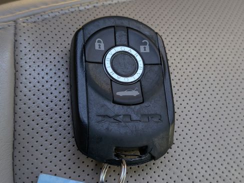 Used 2007 Cadillac XLR RWD image 30