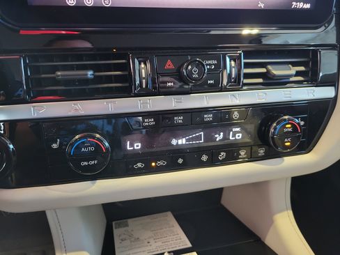 New 2026 Nissan Pathfinder SL FWD image 17