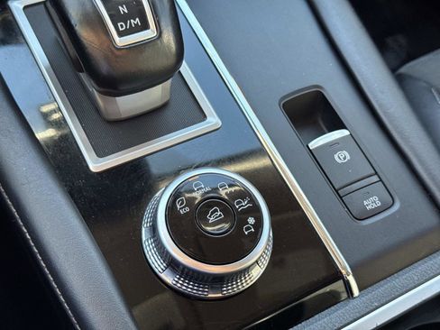 Used 2023 Mitsubishi Outlander SE image 25