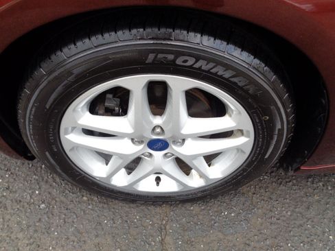 Used 2015 Ford Fusion SE image 25