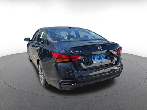 Used 2025 Nissan Altima 2.5 SV FWD image 16