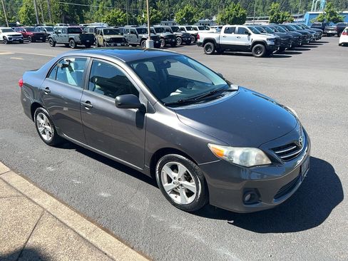 Used 2013 Toyota Corolla LE w/ Premium Pkg FWD image 4