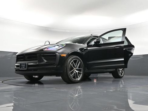 Certified 2026 Porsche Macan AWD/4WD image 38