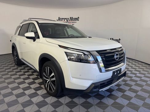 Used 2023 Nissan Pathfinder Platinum AWD/4WD image 6