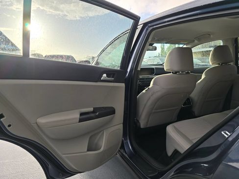 Certified 2022 Kia Sportage LX w/ LX AWD Value Edition Package image 16