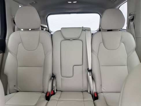Certified 2024 Volvo XC90 T8 Plus image 27