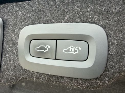 Used 2023 Volvo S90 B6 Plus AWD/4WD image 19