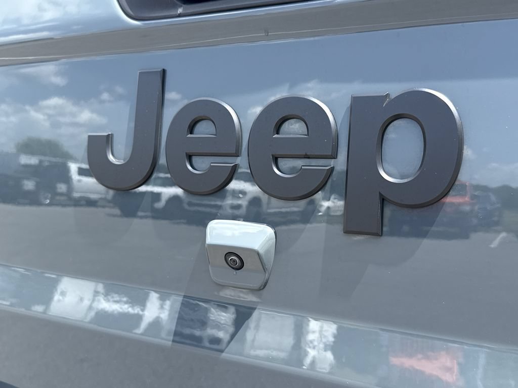Used 2025 Jeep Gladiator Sport AWD/4WD image 32