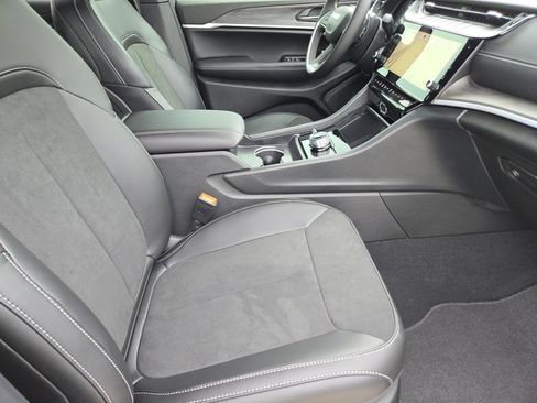 New 2026 Jeep Grand Cherokee L 4WD image 10