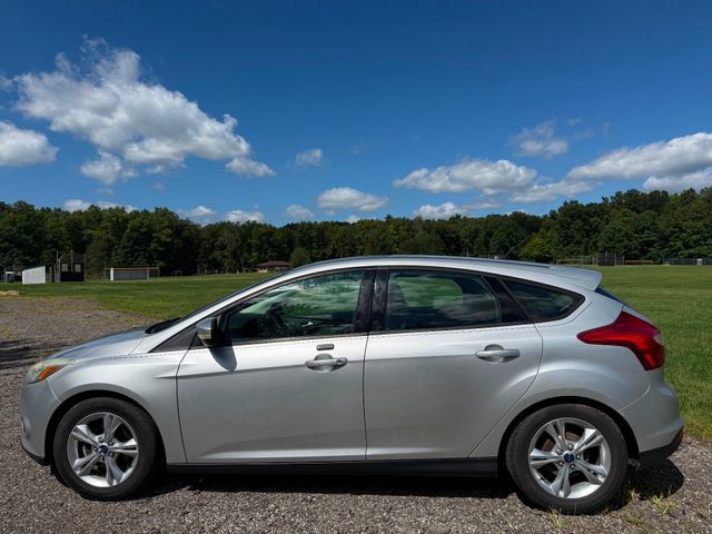 Used 2014 Ford Focus SE w/ SE Winter Package FWD image 2