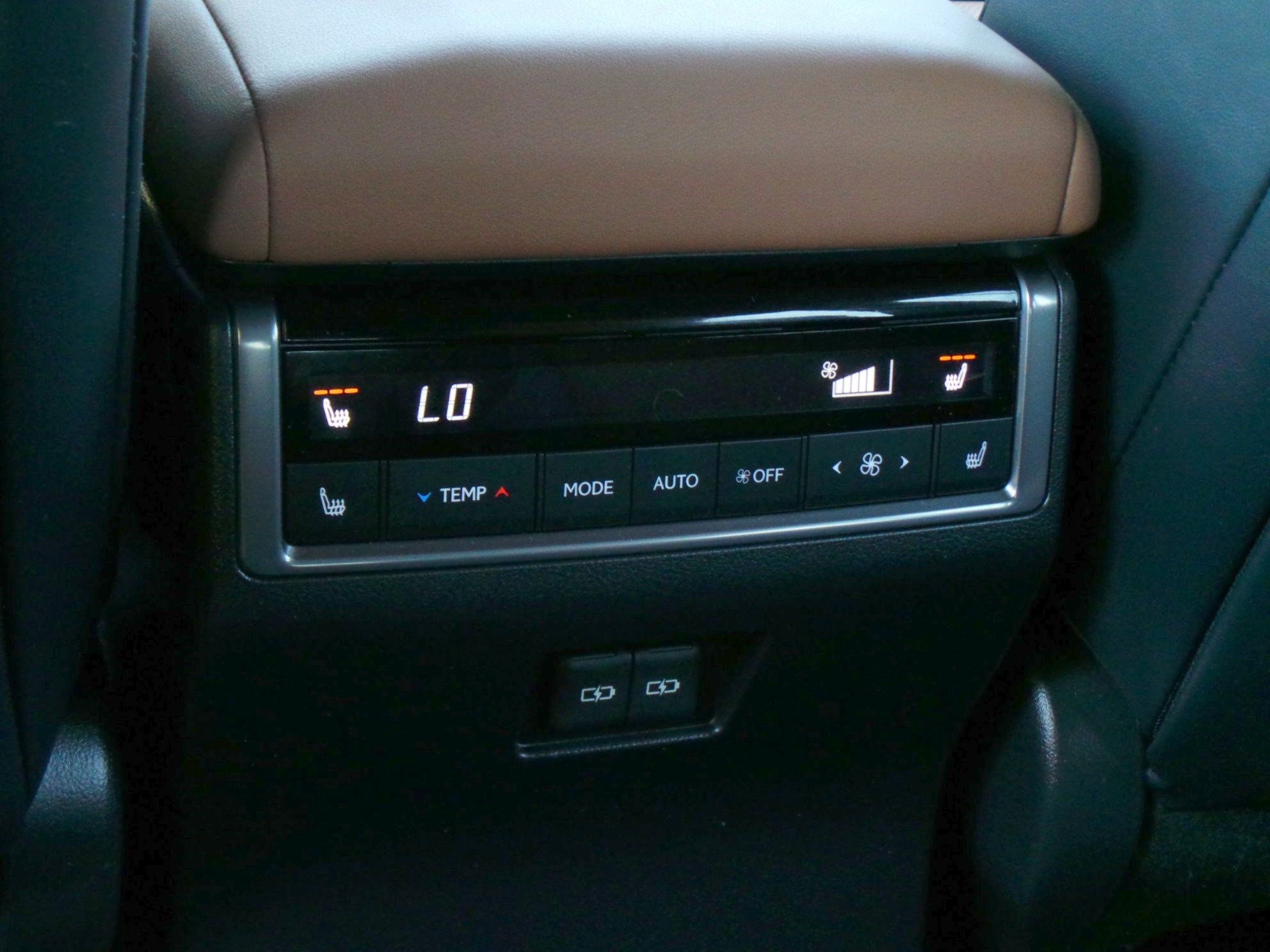 Used 2025 Lexus GX 550 w/ Accessory Package (2T) AWD/4WD image 41