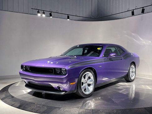 Used 2013 Dodge Challenger R/T image 2