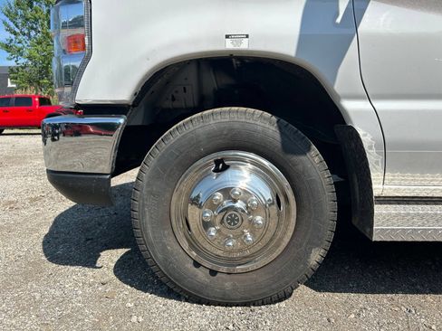 Used 2017 Ford E-350 and Econoline 350 Super Duty w/ Motorhome Prep Package RWD image 31