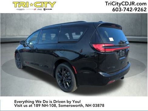 New 2026 Chrysler Pacifica Limited w/ S Appearance Package image 5