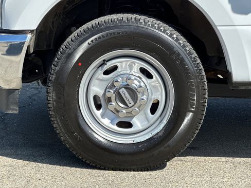 Used 2022 Ford F250 XL w/ Power Equipment Group image 23