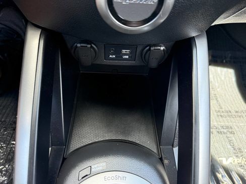 Used 2016 Hyundai Veloster image 35