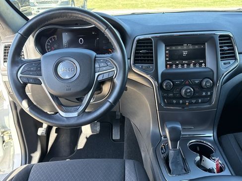 Used 2019 Jeep Grand Cherokee Laredo image 7