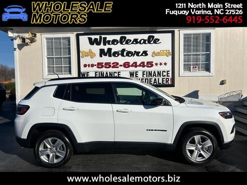 Used 2022 Jeep Compass Latitude image 1