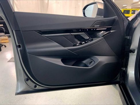 New 2026 BMW 530i xDrive w/ Premium Package image 10