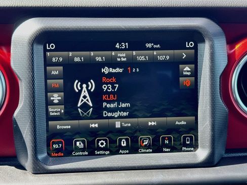 Used 2023 Jeep Gladiator Rubicon w/ LED Lighting Group AWD/4WD image 17