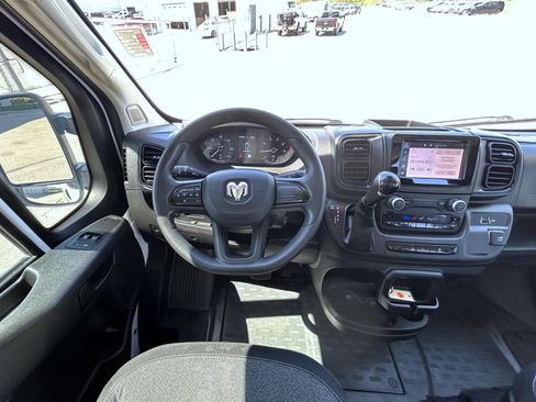 Used 2024 RAM ProMaster 2500 w/ Storage Group FWD image 14