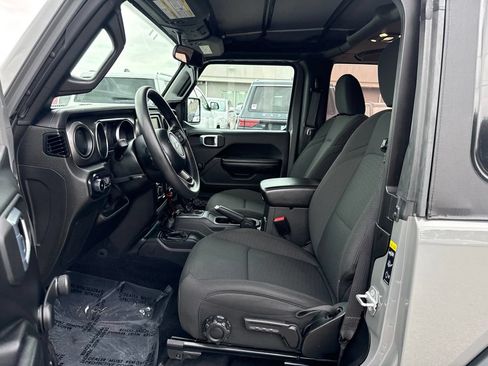 Used 2021 Jeep Wrangler Sport AWD/4WD image 16