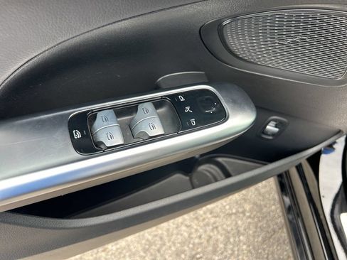Used 2025 Mercedes-Benz C 300 Sedan image 33