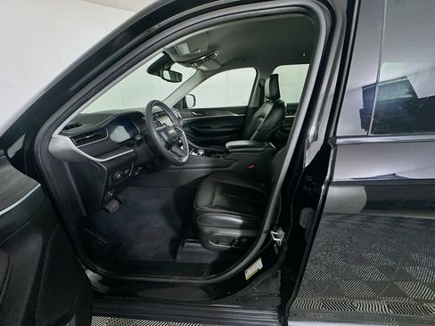 Used 2023 Jeep Grand Cherokee L Limited w/ Trailer Tow Group (B) image 13