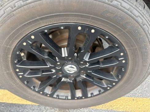 Used 2018 Nissan Titan SL AWD/4WD image 12