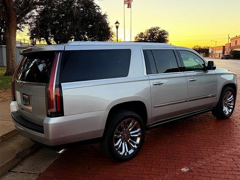 Used 2017 Cadillac Escalade ESV Premium Luxury w/ LPO, Radiant Package image 4