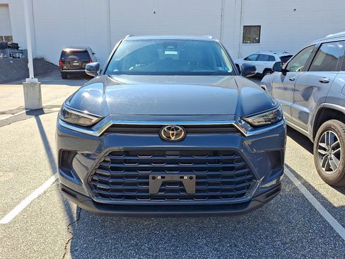 Used 2024 Toyota Grand Highlander XLE image 2