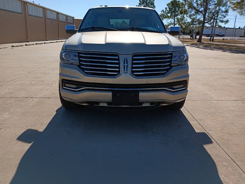 Used 2017 Lincoln Navigator L Select image 9