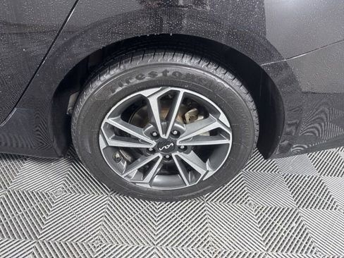Used 2023 Kia Forte LXS w/ LXS Technology Package FWD image 11